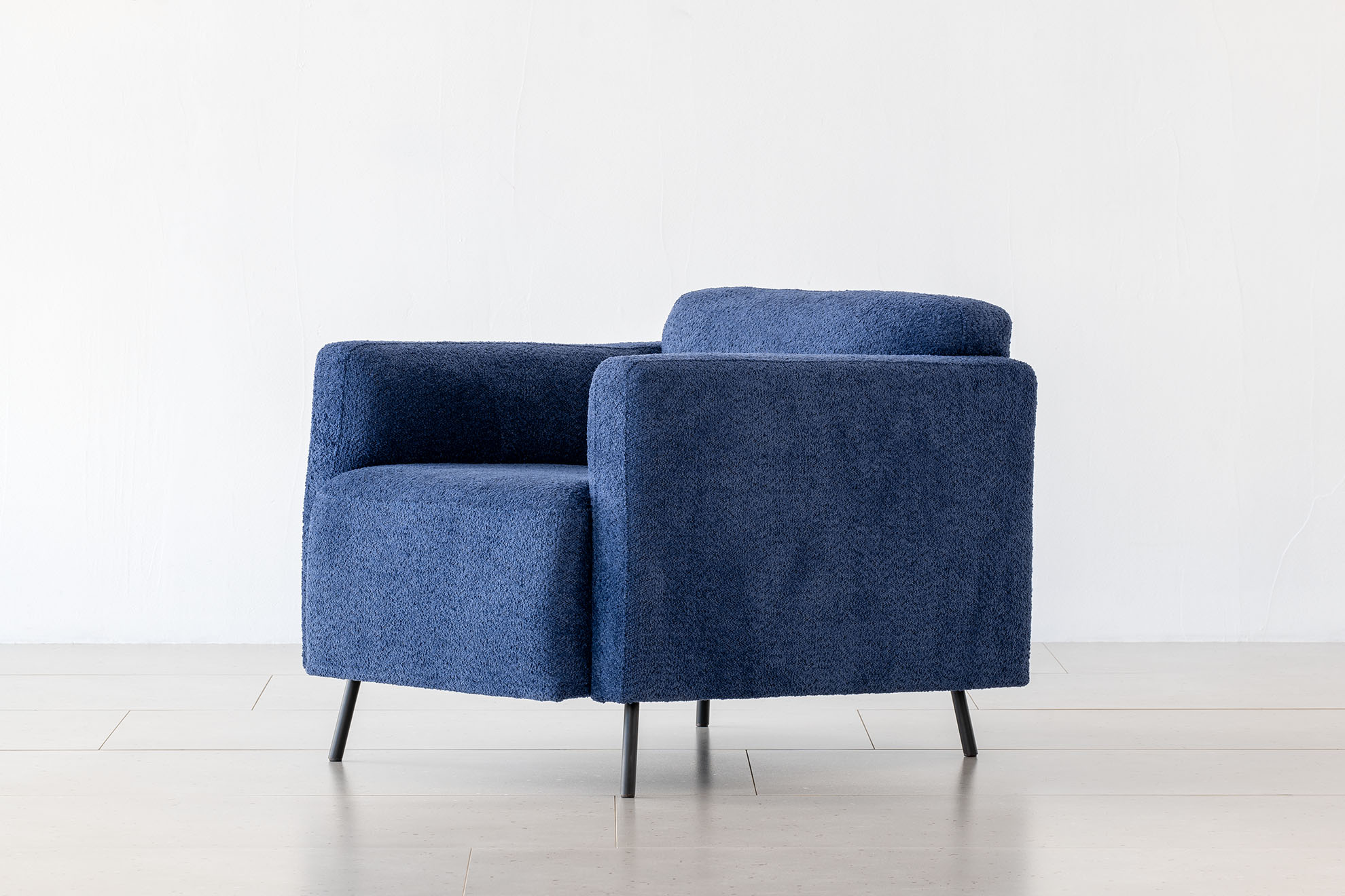 Кресло синее в гостиную